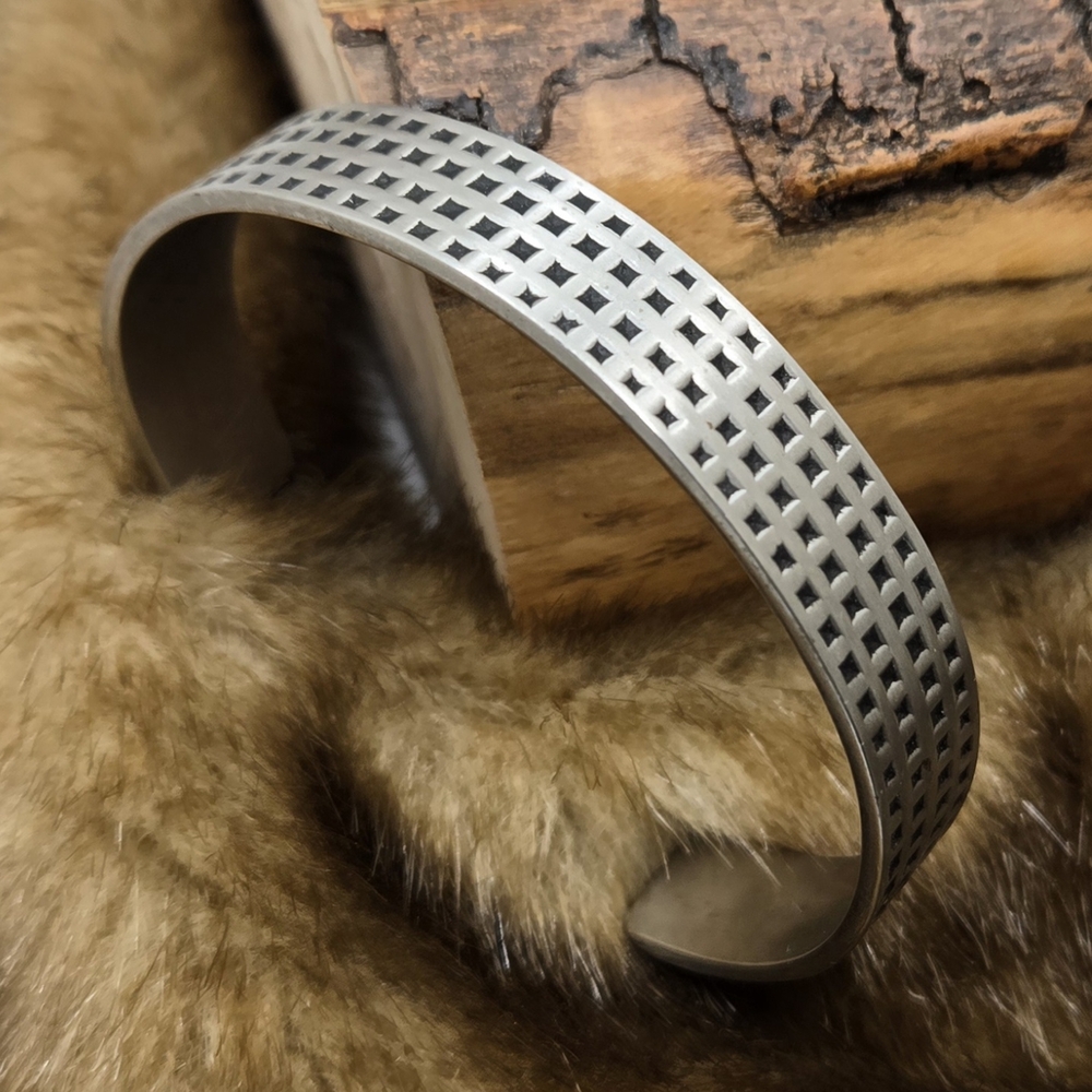 Chisel Stainless Steel Cuff Unisex Size 7.5 with a 1.75" Opening & .5" Width